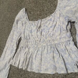 Arizona Jean Company Blue Floral Blouse